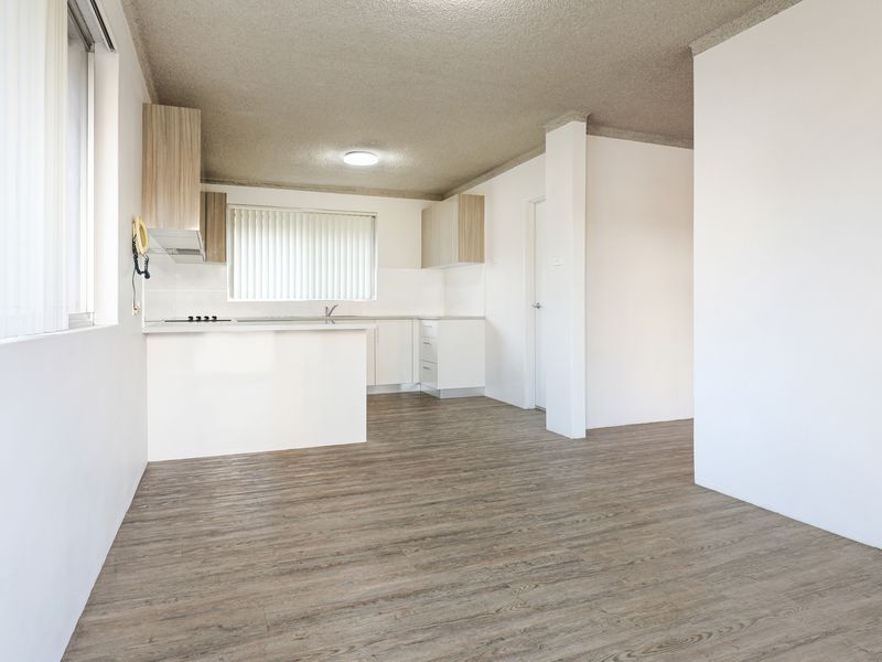 3 / 6 Loftus , Wollongong