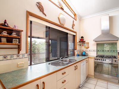 38 KARRASCHS ROAD, Dundowran