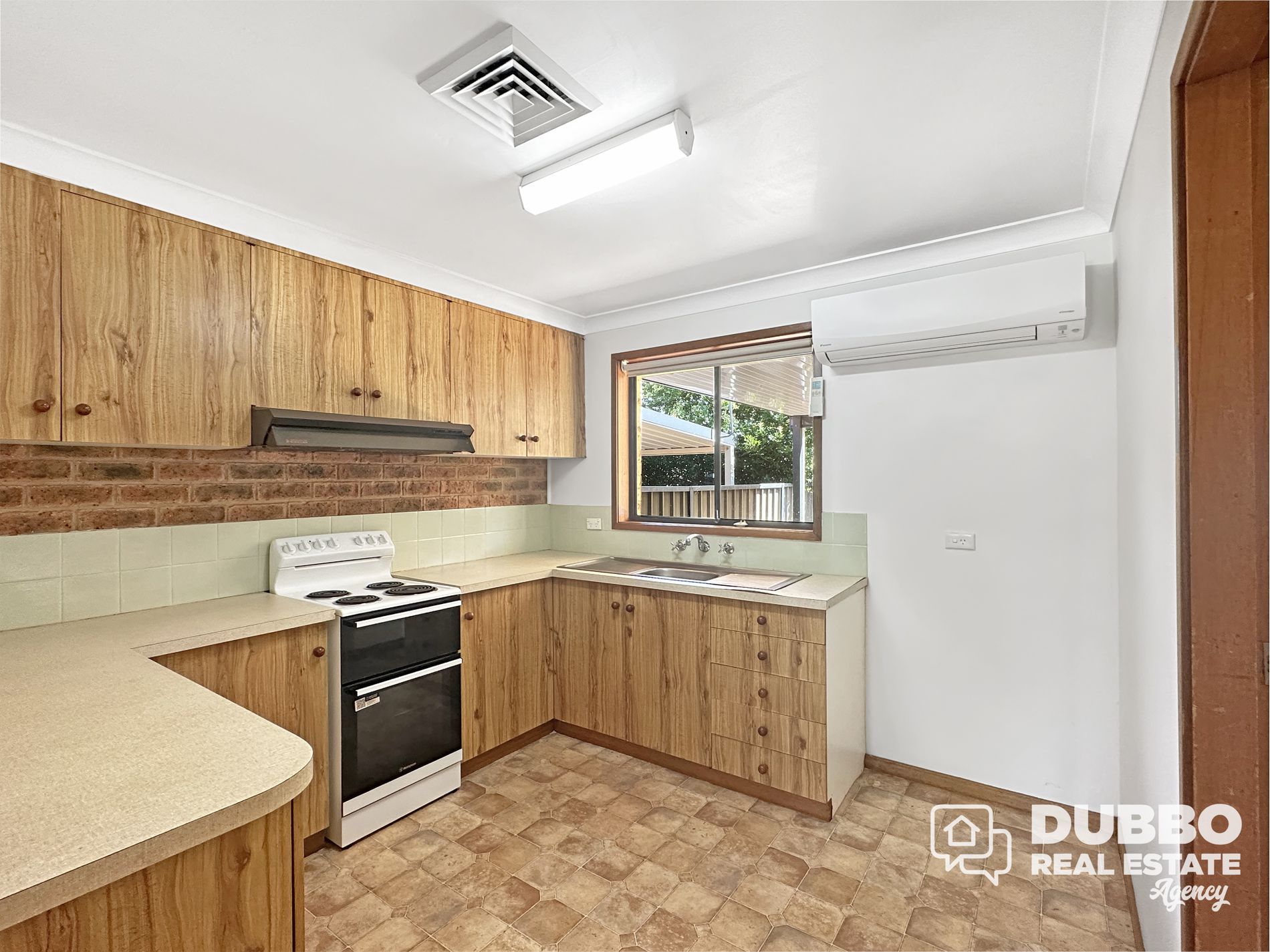 1 / 3 Nelson Place, Dubbo