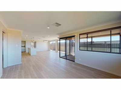 24 Waterfall Crescent, Dubbo
