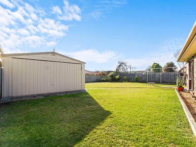 12 Yvette Close, Sale