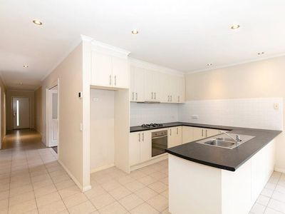 31 Hindmarsh Drive, Manor Lakes