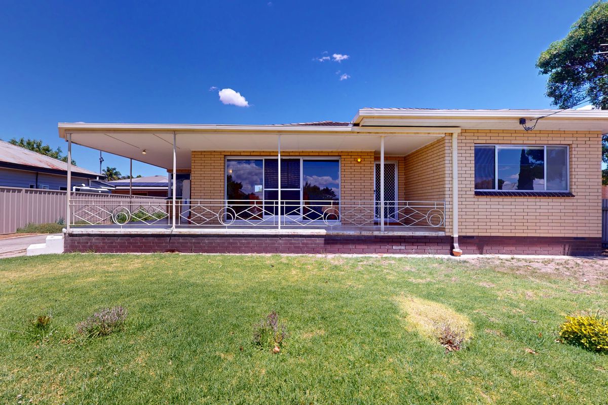 Central Wodonga 3 Bed Home and Development Opportunity !