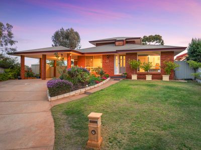 27 Tindals Crescent, Hannans