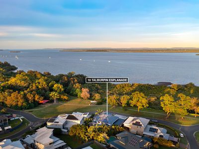 10 Talburpin Esplanade, Redland Bay