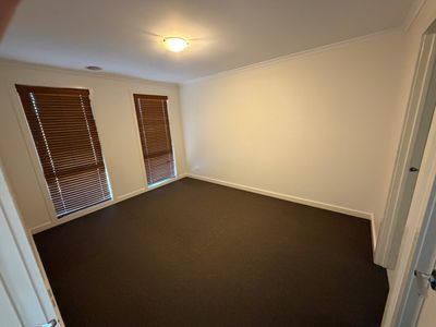 2 / 2 Lilly Pilly Close, Werribee