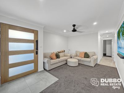 52A Dunheved Circle, Dubbo