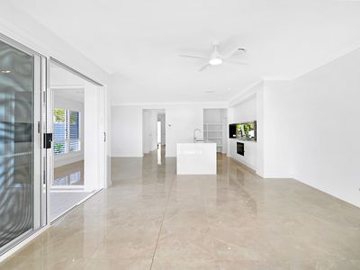 5 Park Ave, Broadbeach Waters