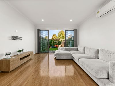 34 Demmie Mews , Lyndhurst