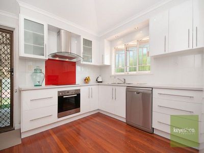 11 Estate Street, West End
