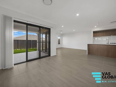 26 Duncombe Avenue, Gledswood Hills