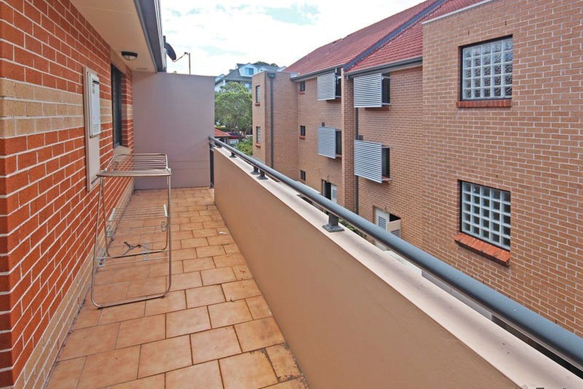 11 / 18 Eastbourne Road, Homebush West