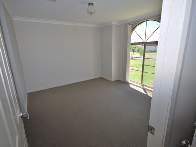 27 Namoi Crescent, Dubbo
