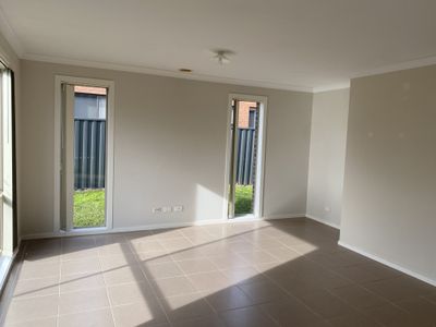 37 Brockwell Crescent, Manor Lakes