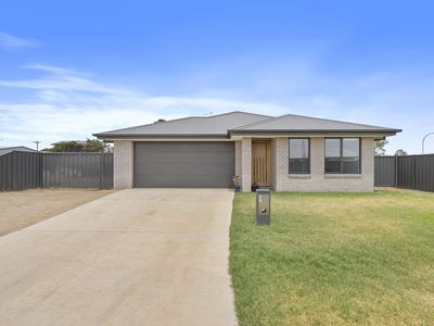 47 Lewis Crescent, Finley