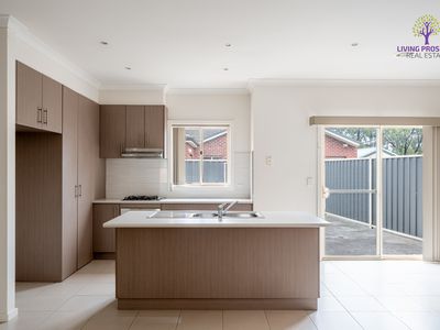 1 / 3 Buckingham Drive, Werribee