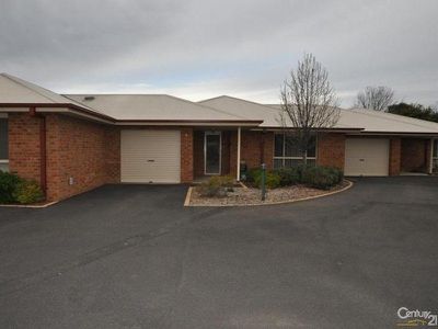 11 / 5 John Brass Place, Dubbo