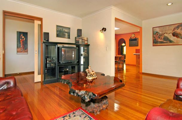 26 Fairbank Ave, Gladstone Park
