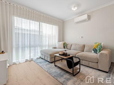 27 Flaxlilly Crescent, Officer