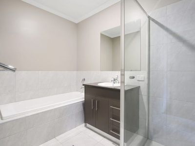 10 Howlong Rd, Rutherglen