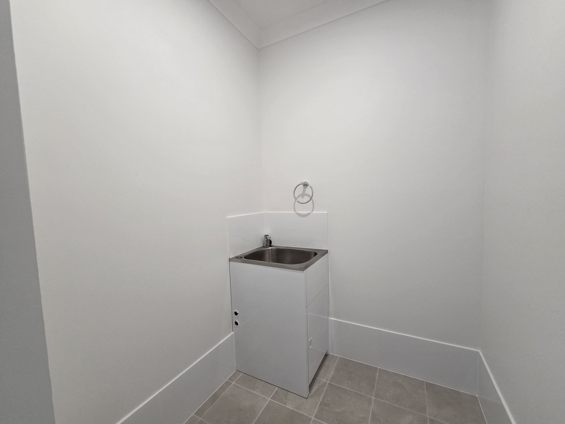 2/243 Settlers Boulevard, Chisholm