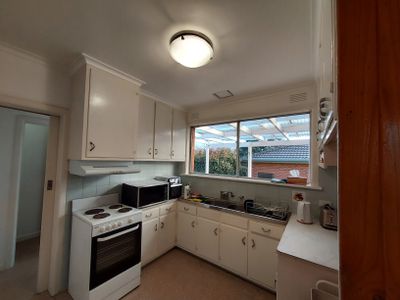 1 / 15 Essex Road, Mount Waverley