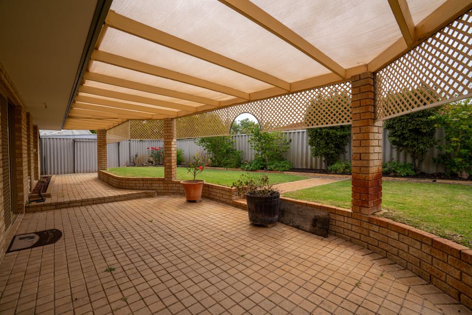 8 Derwent Place, Rockingham