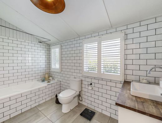 Charming Queenslander in Old Tewantin image 11