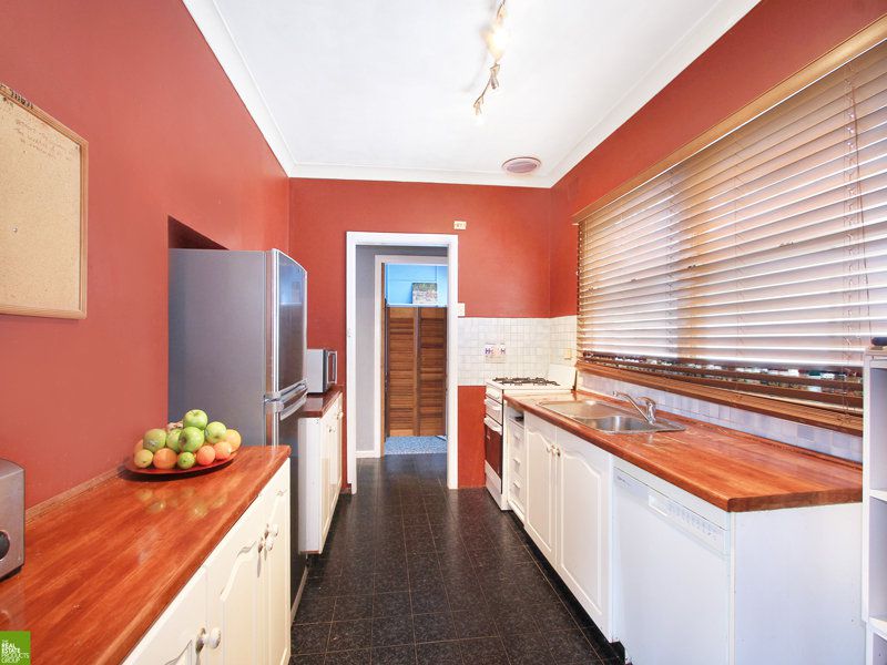 220 Farmborough Road, Farmborough Heights