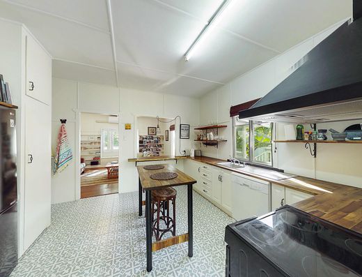 Unfurnished Cottage with Pool Close to the River image 9