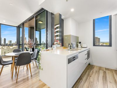 911 / 2 Como Crescent, Southport