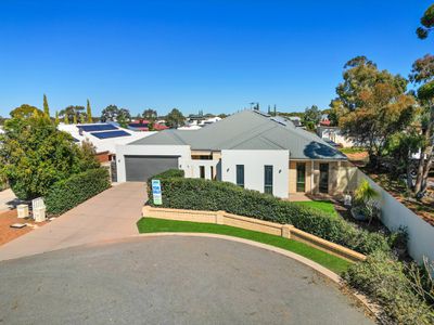 5 Buchanan Court, Somerville