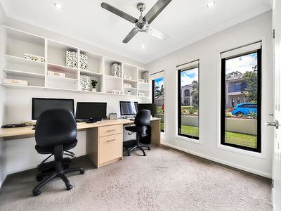 8 Blue Gum Place, Wakerley