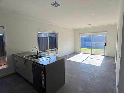 28 Kutjera Street, Manor Lakes