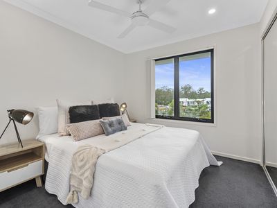 2 / 4 Angela Way, Pimpama