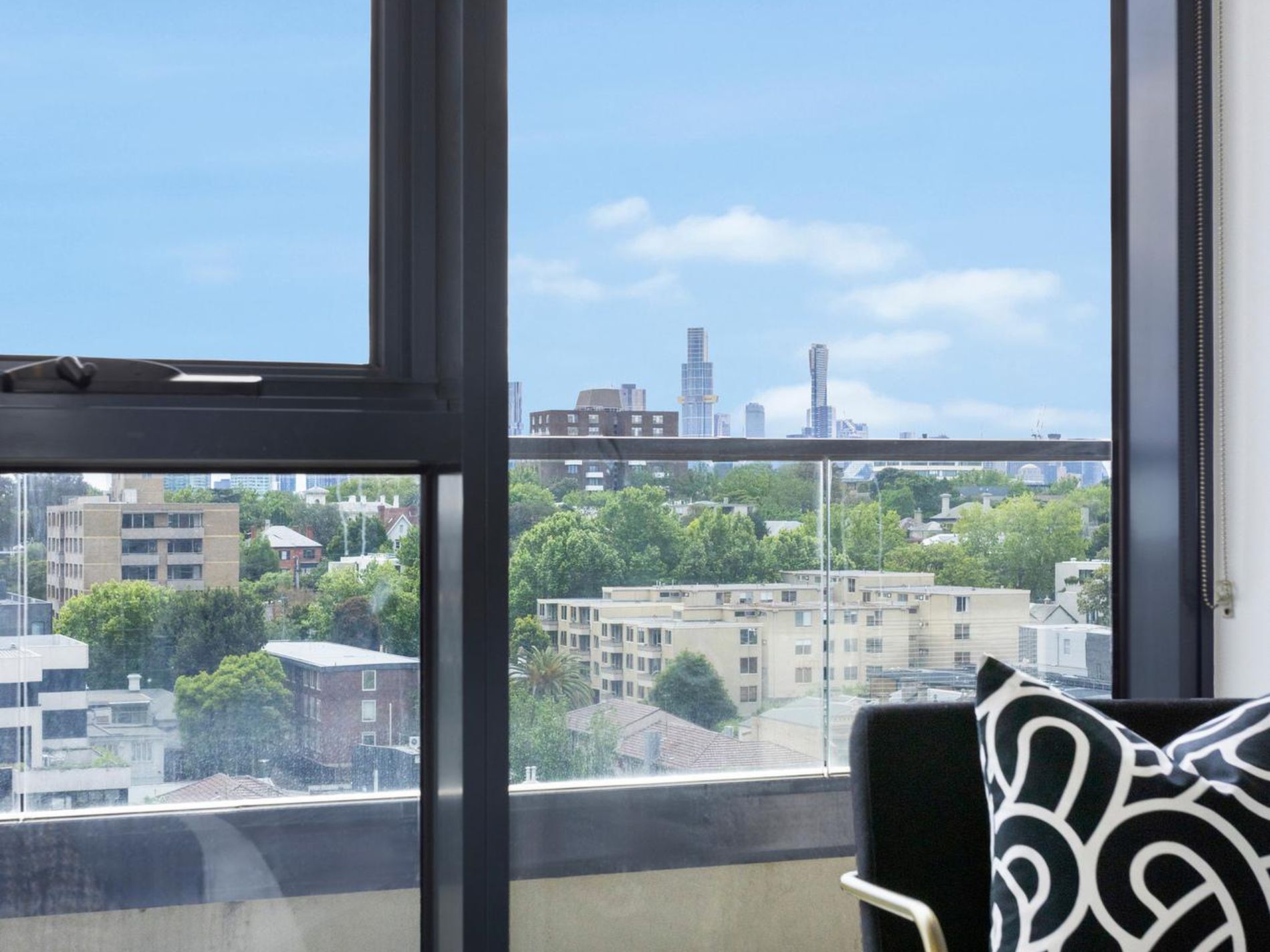 1102 / 3 Yarra Street, South Yarra