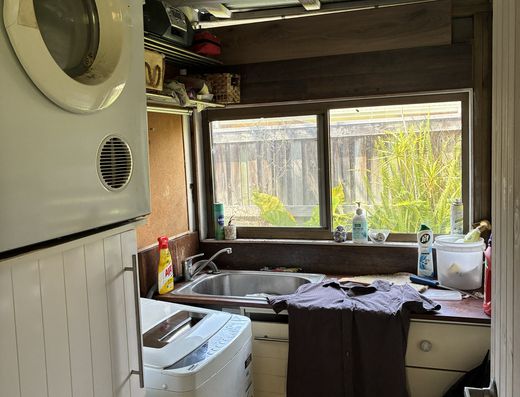 Granny flat in the heart of Tewantin image 7