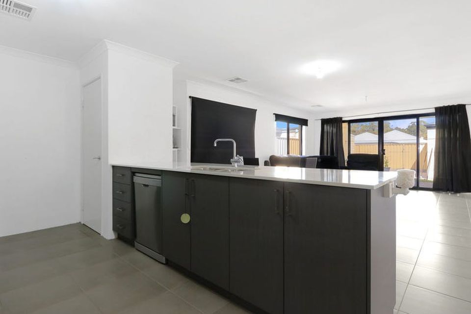 18 Baroness Road , Baldivis