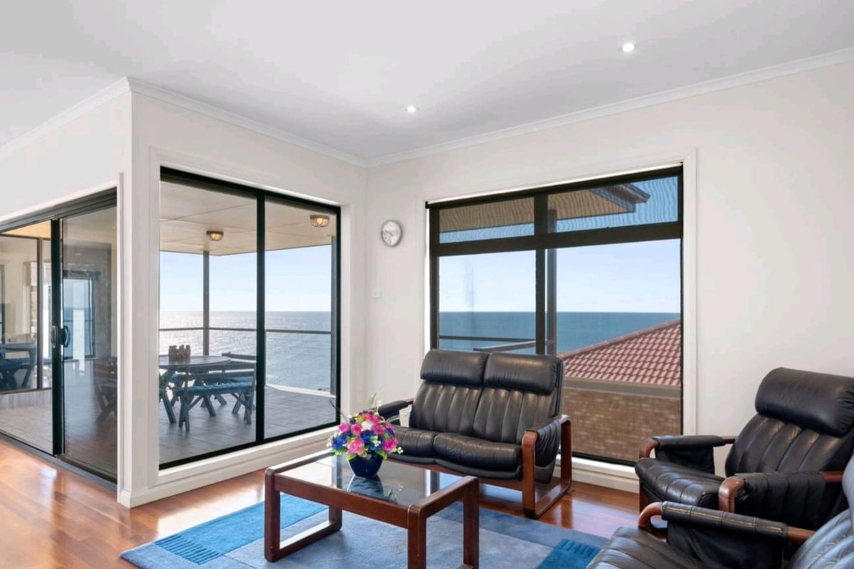 2 Clifftop Crescent, Hallett Cove