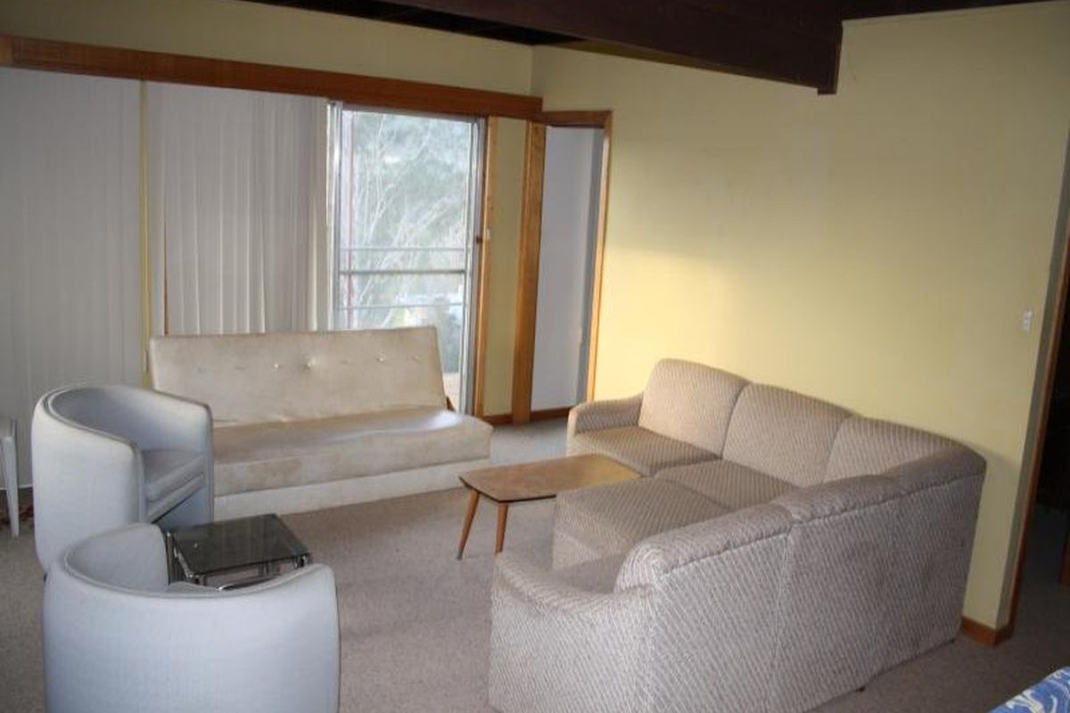 2 Sunset Strip, Bonnie Doon