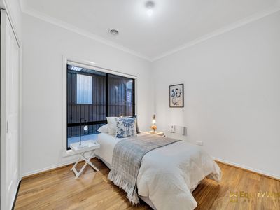 32 Brockwell Crescent, Manor Lakes