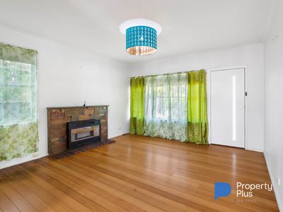 19 Mackenzie Street West, Golden Square