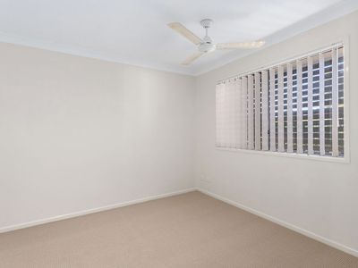 2 / 4 Gibbs Street, Churchill