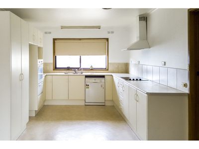 4 Oak Court, Horsham