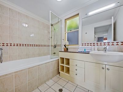 11 / 18 Golden Orchid Drive, Airlie Beach