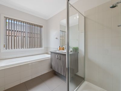 13 Rowan Avenue , Williams Landing