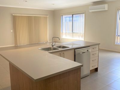 18 Middlesborough Dr, Craigieburn