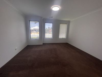 30 Harden Park Trail, Carramar