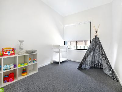 12 Hurt Parade, Unanderra