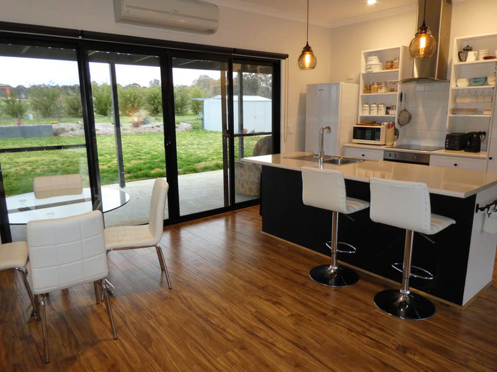 1 Red Box Ct, Seymour